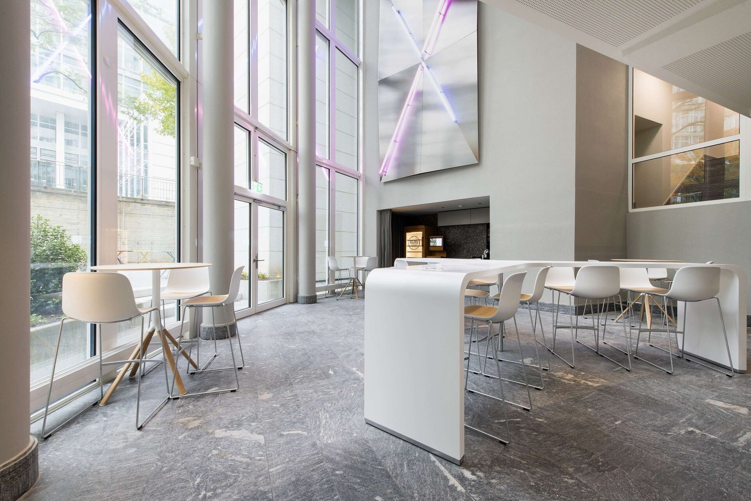 610m² office