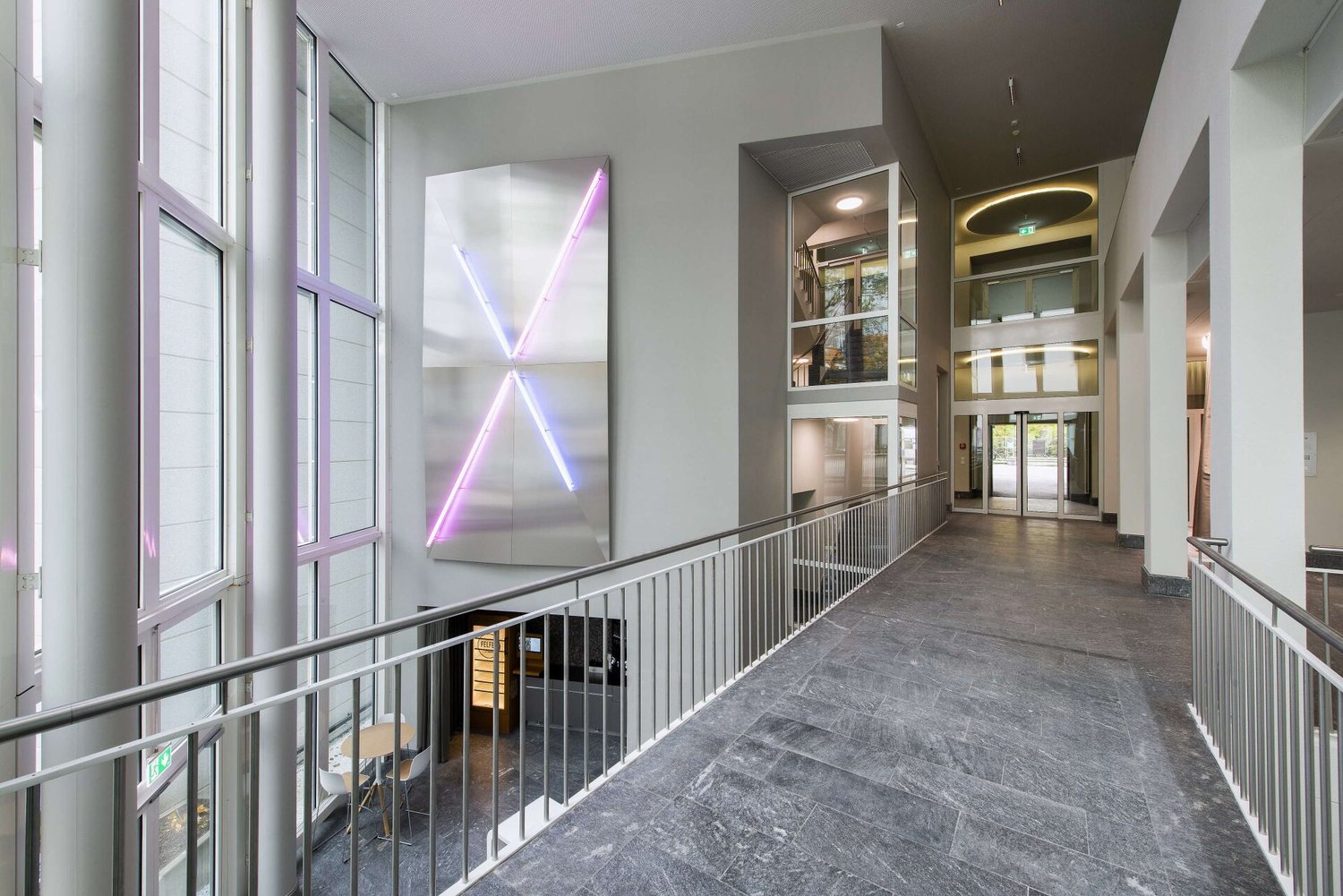 610m² office