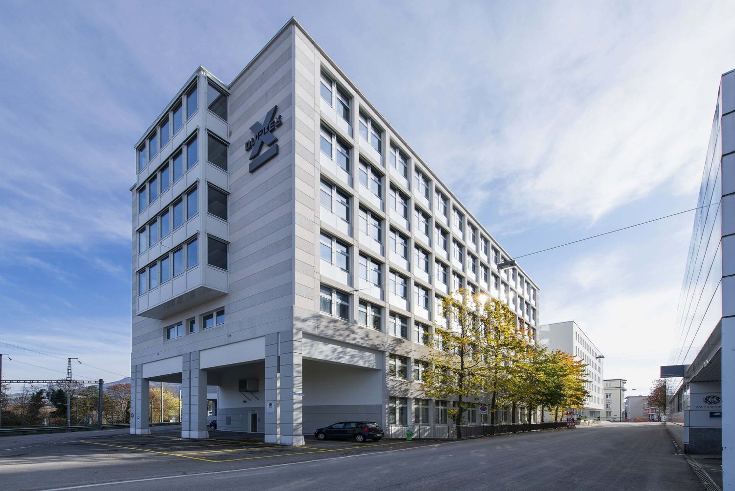610m² office