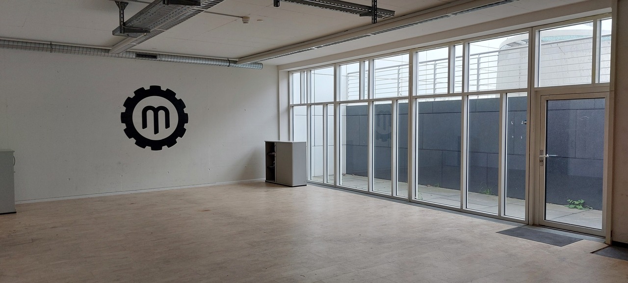 262m² office