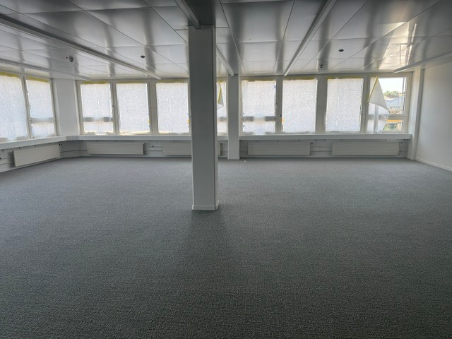 145m² office