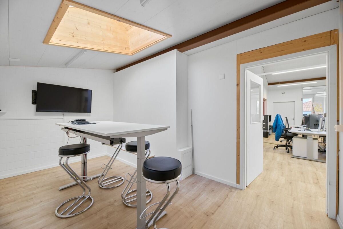 1550m² workshop