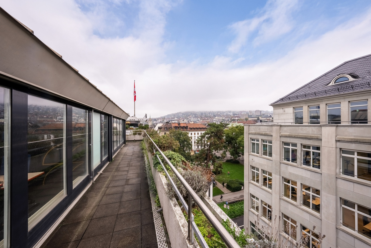 528m² office