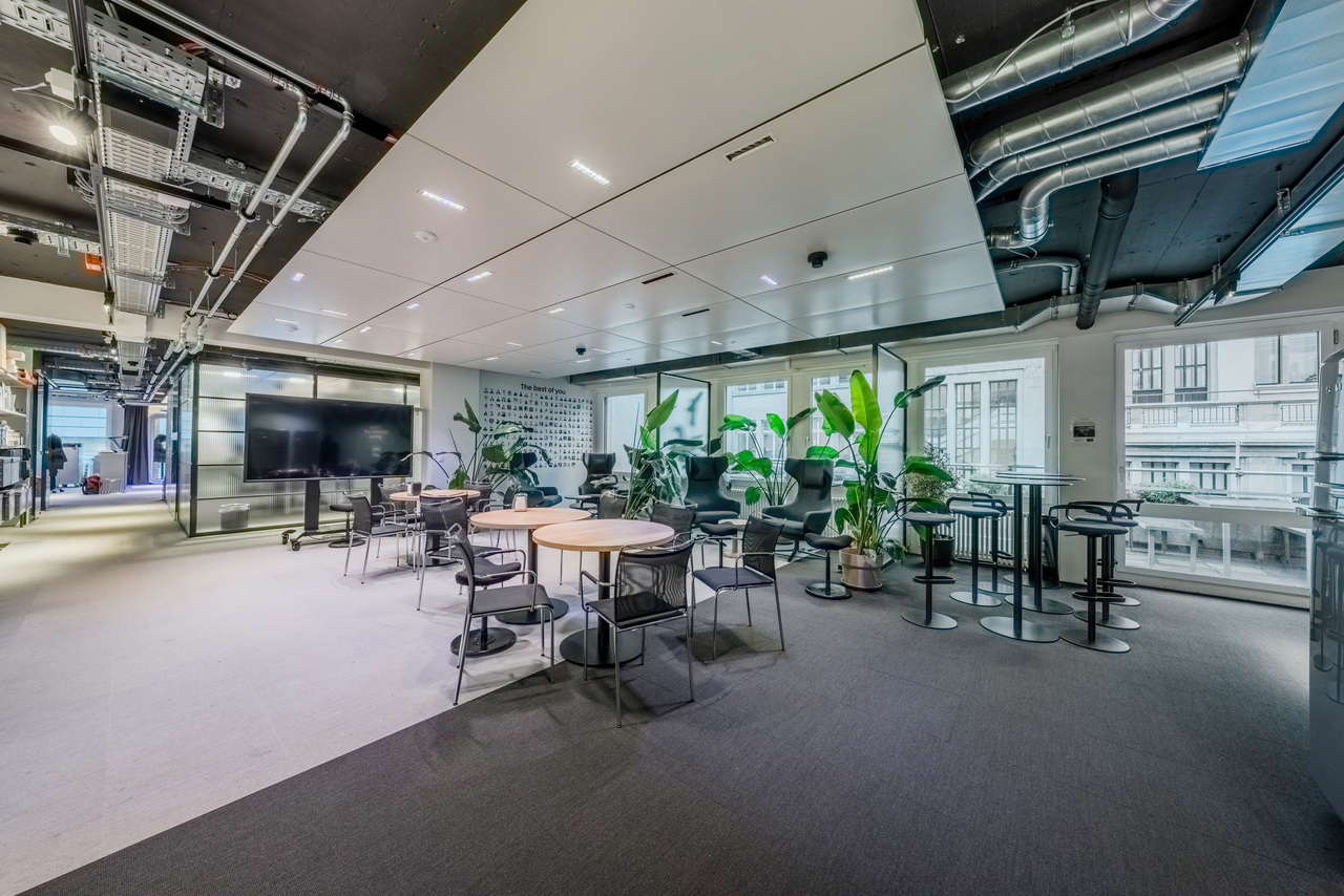 528m² office