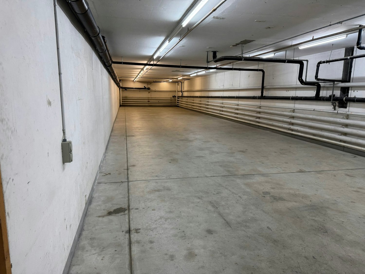 270m² storage room, Foto 1 von 3