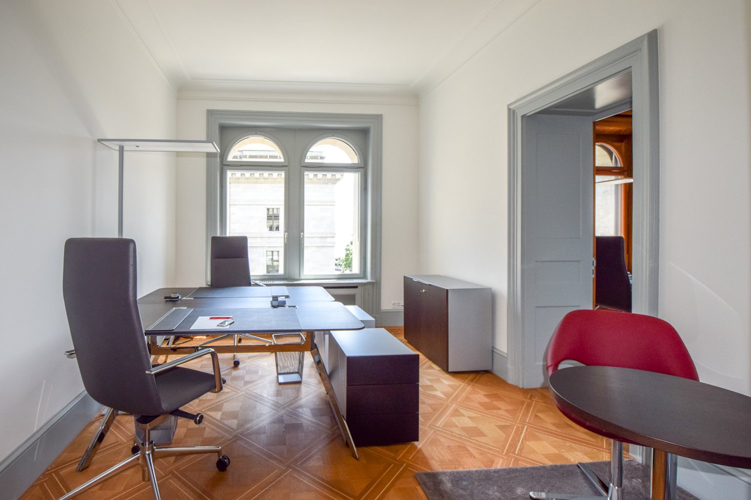 646m² ufficio, foto 1 di 10