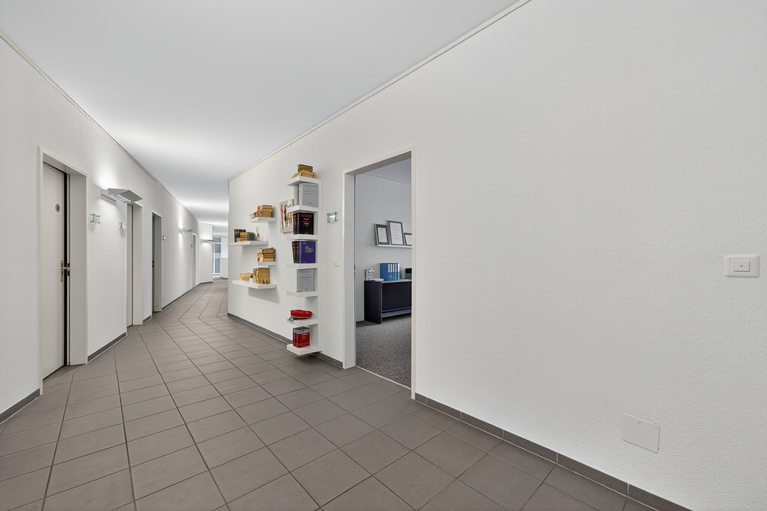370m² office, Foto 1 von 7