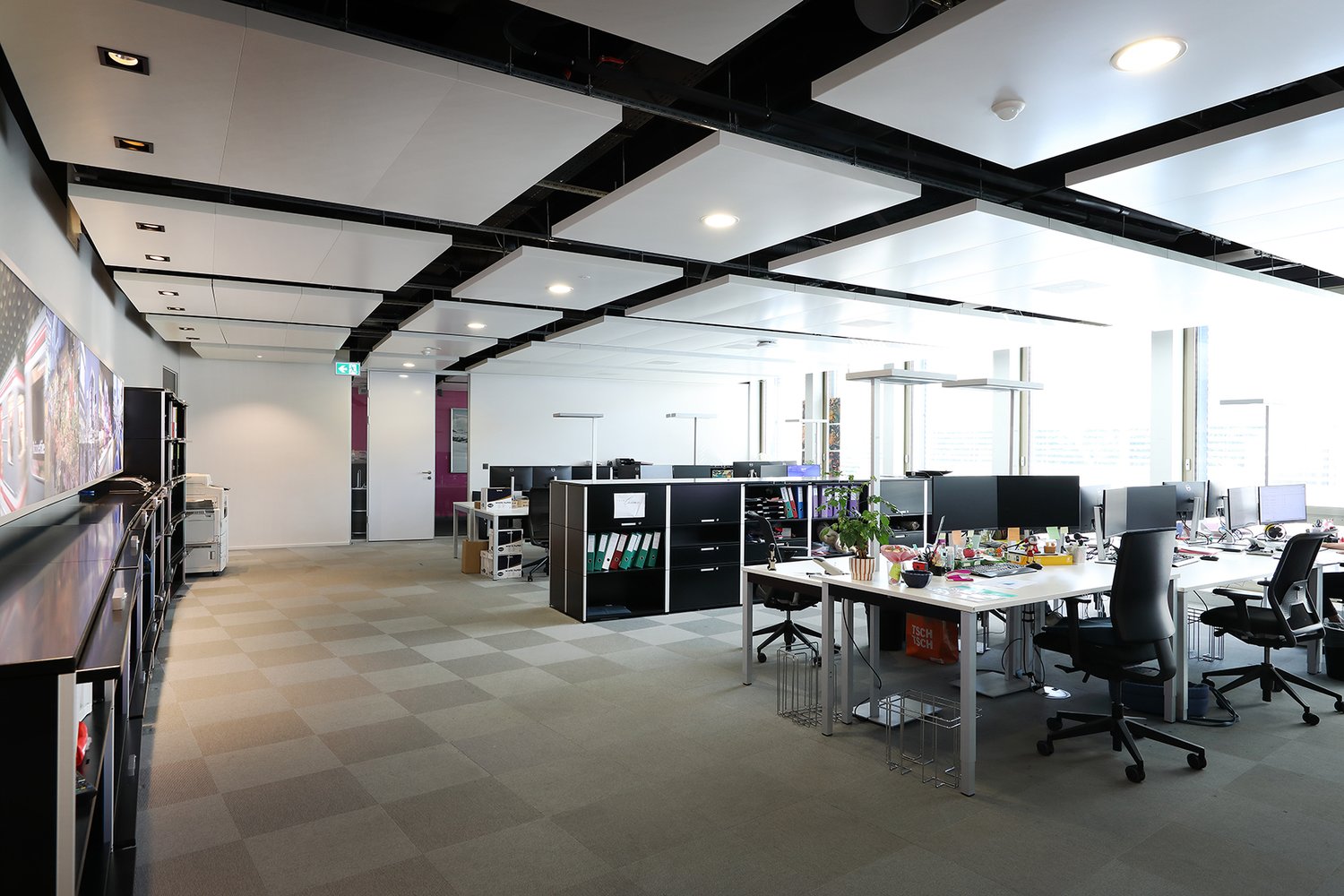 1322m² office