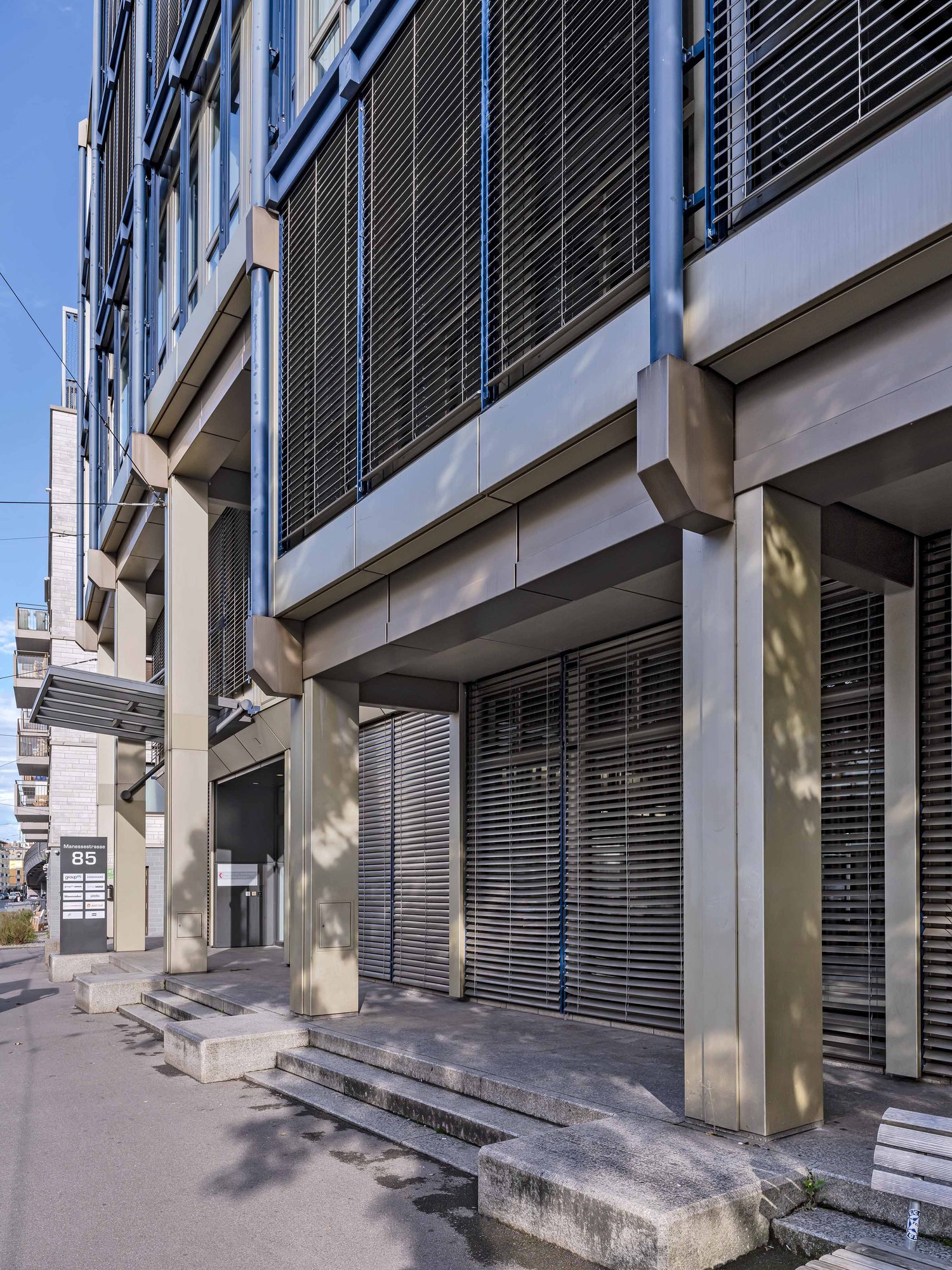 1322m² office