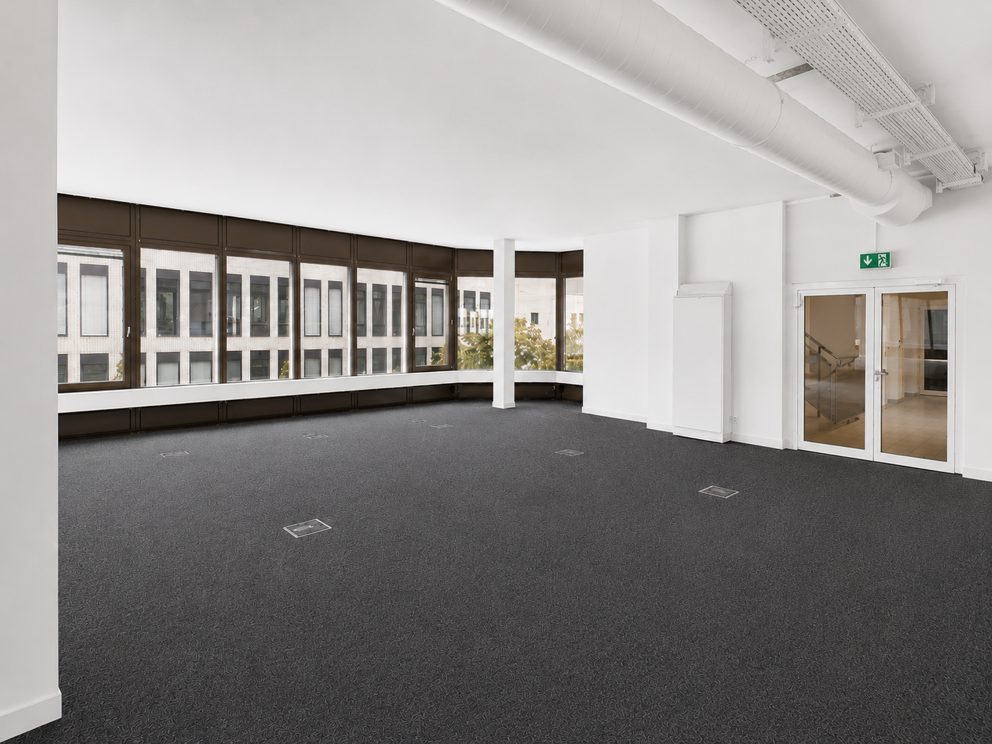 474m² office