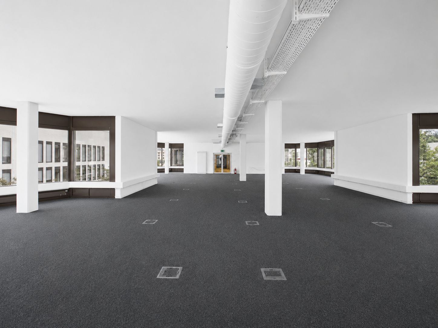 474m² office