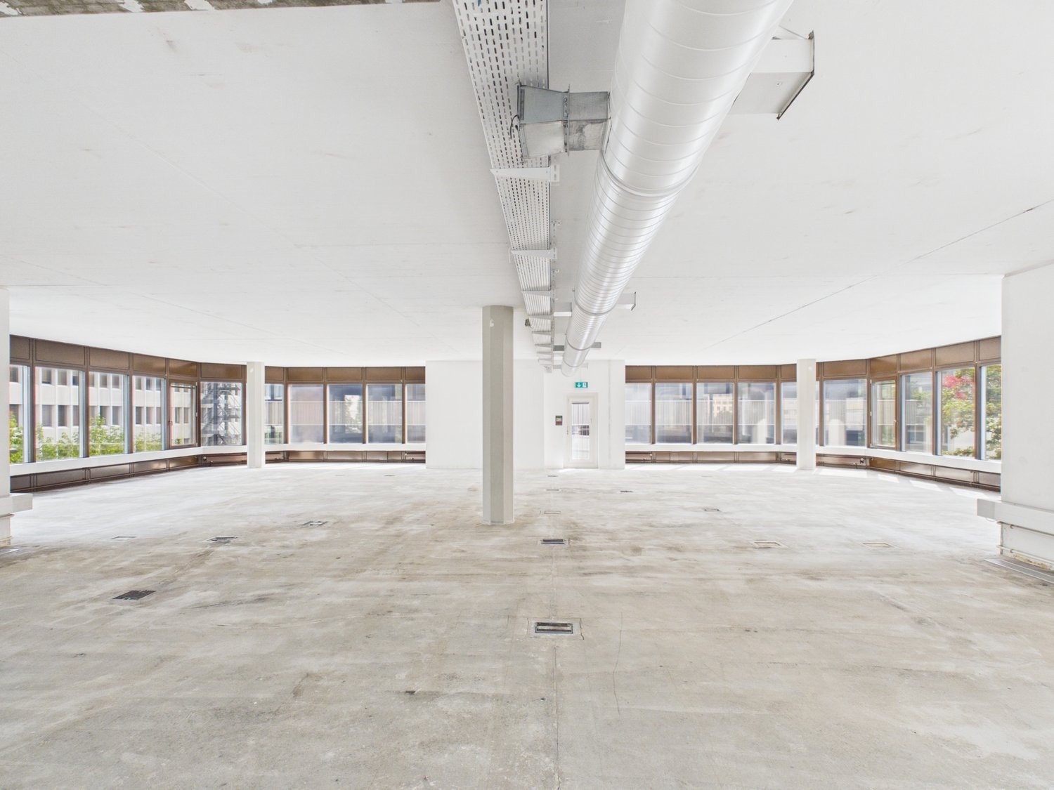 474m² office