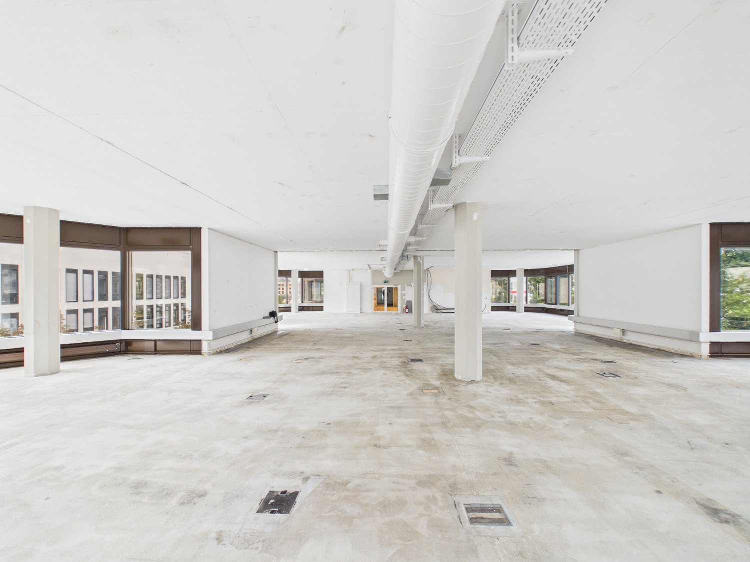 474m² office