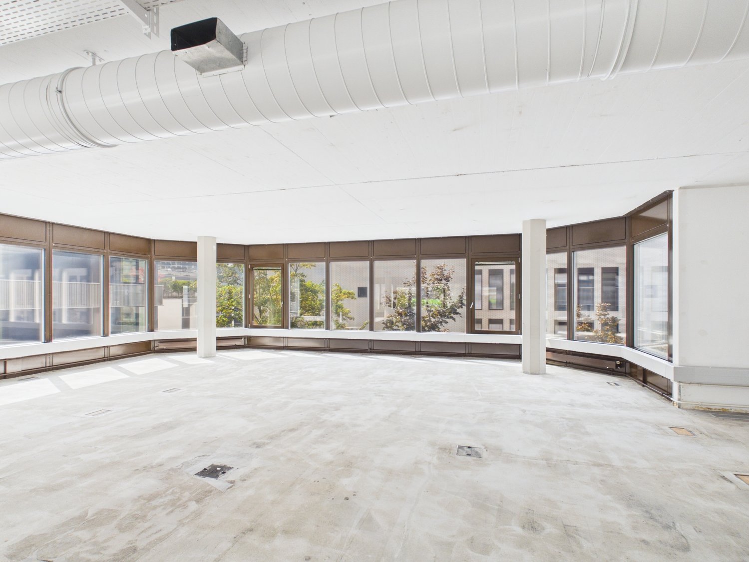 474m² office