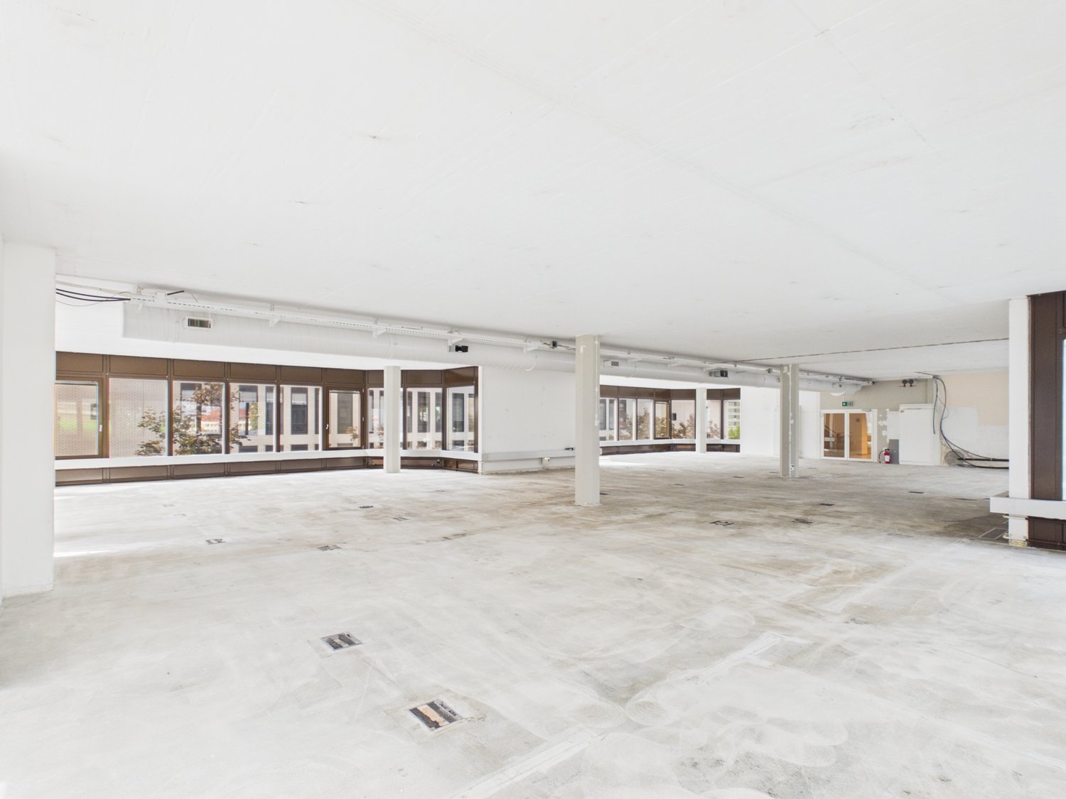 474m² office