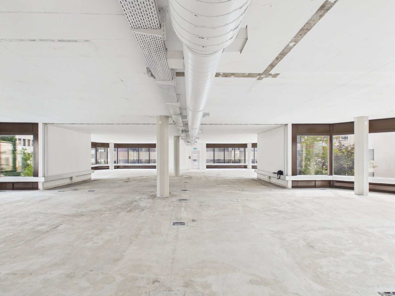 474m² office