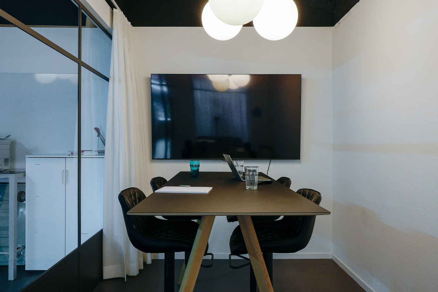 125m² office