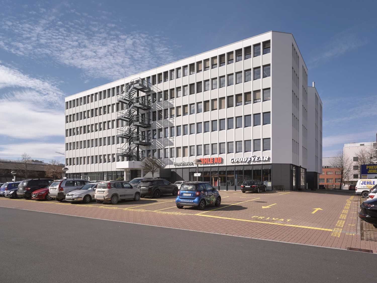 166m² office