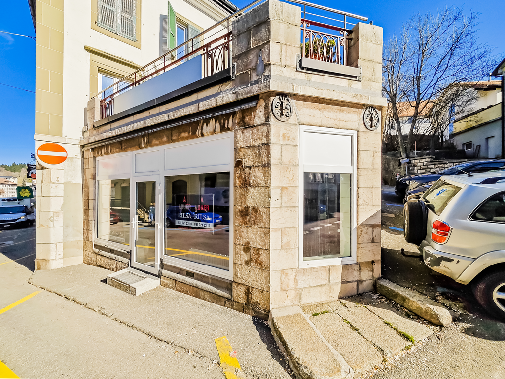 90m² commercial