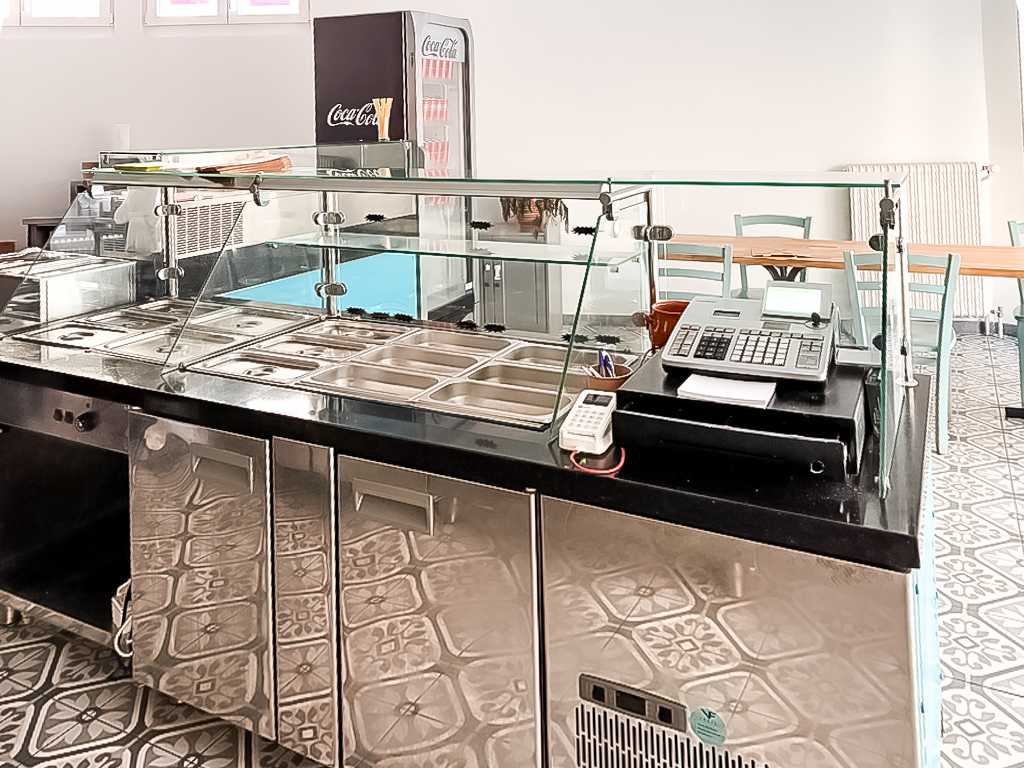 90m² commercial