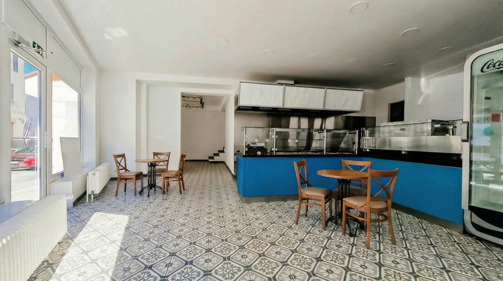 90m² commercial