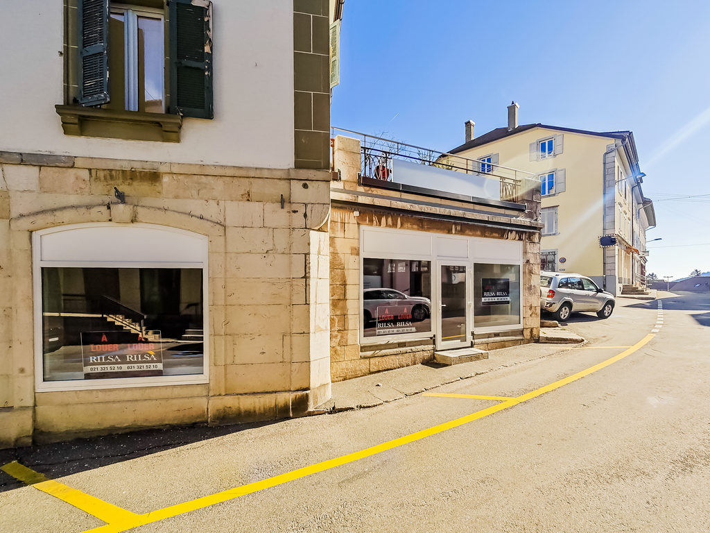 90m² commercial