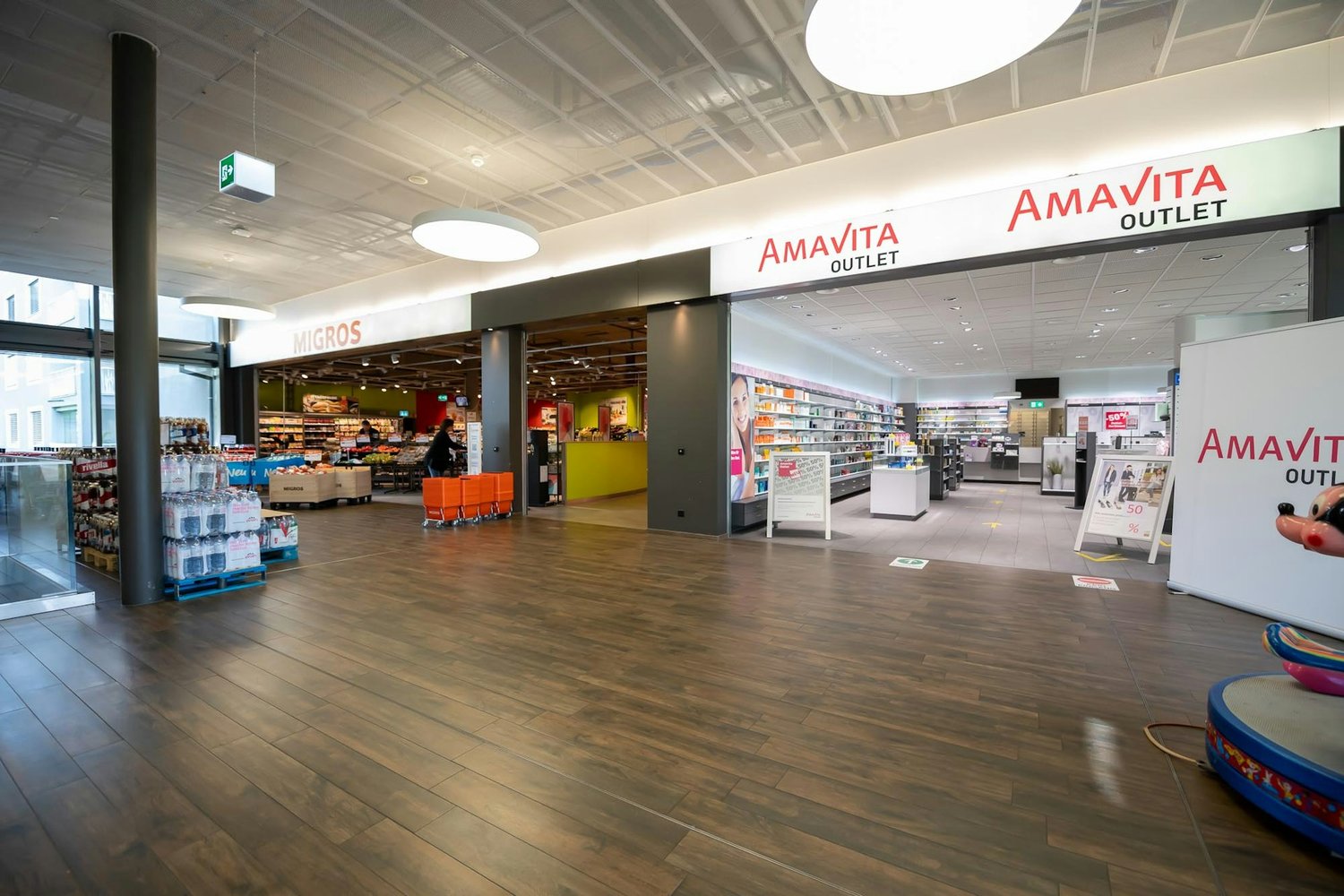 230m² shop