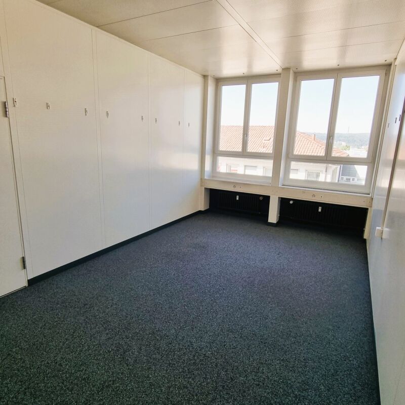 74m² office