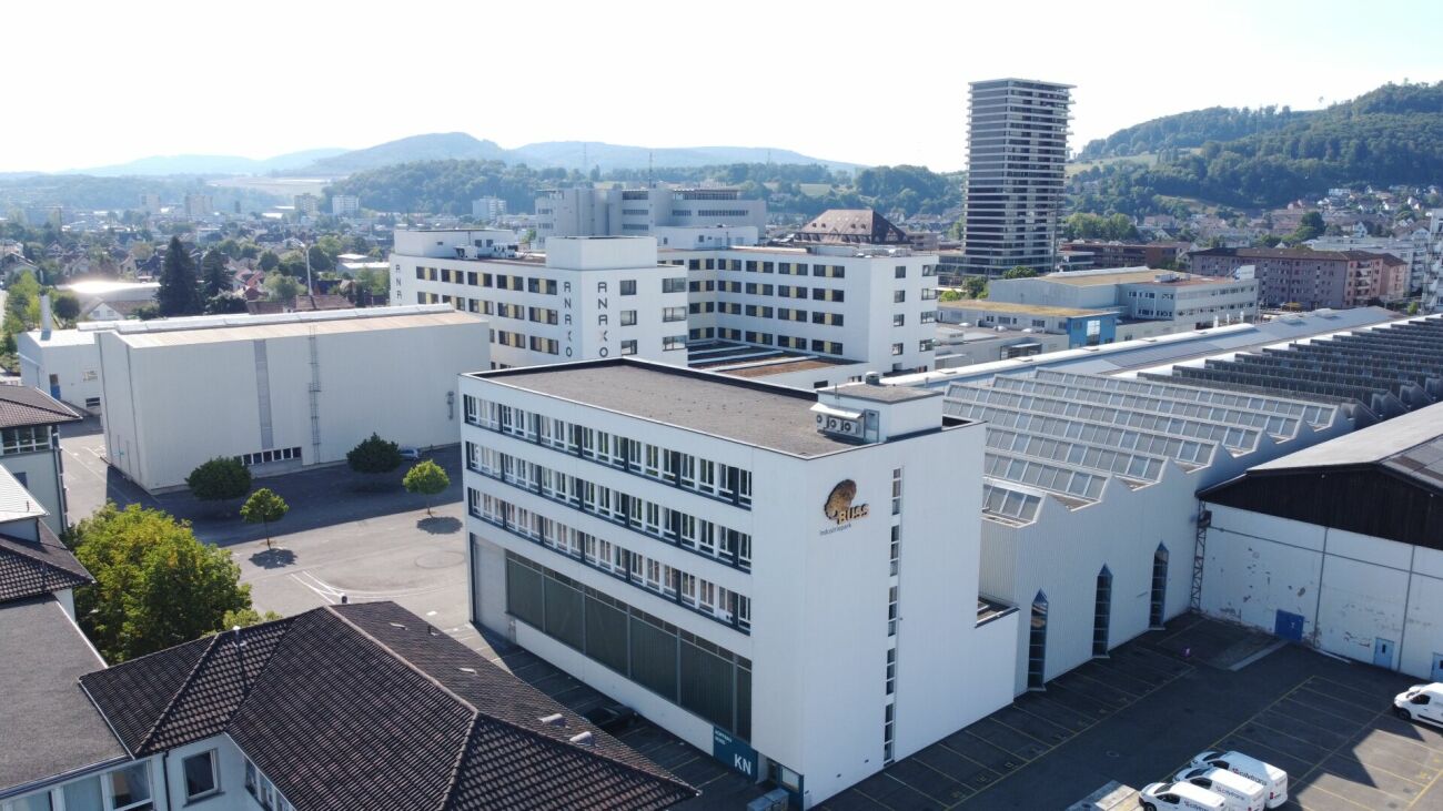 74m² office
