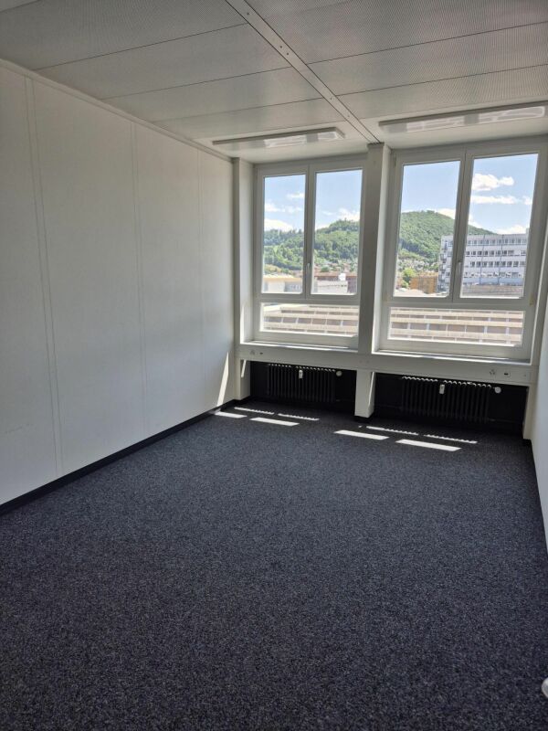 74m² office