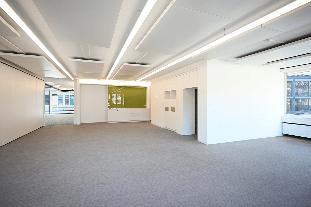 379m² office
