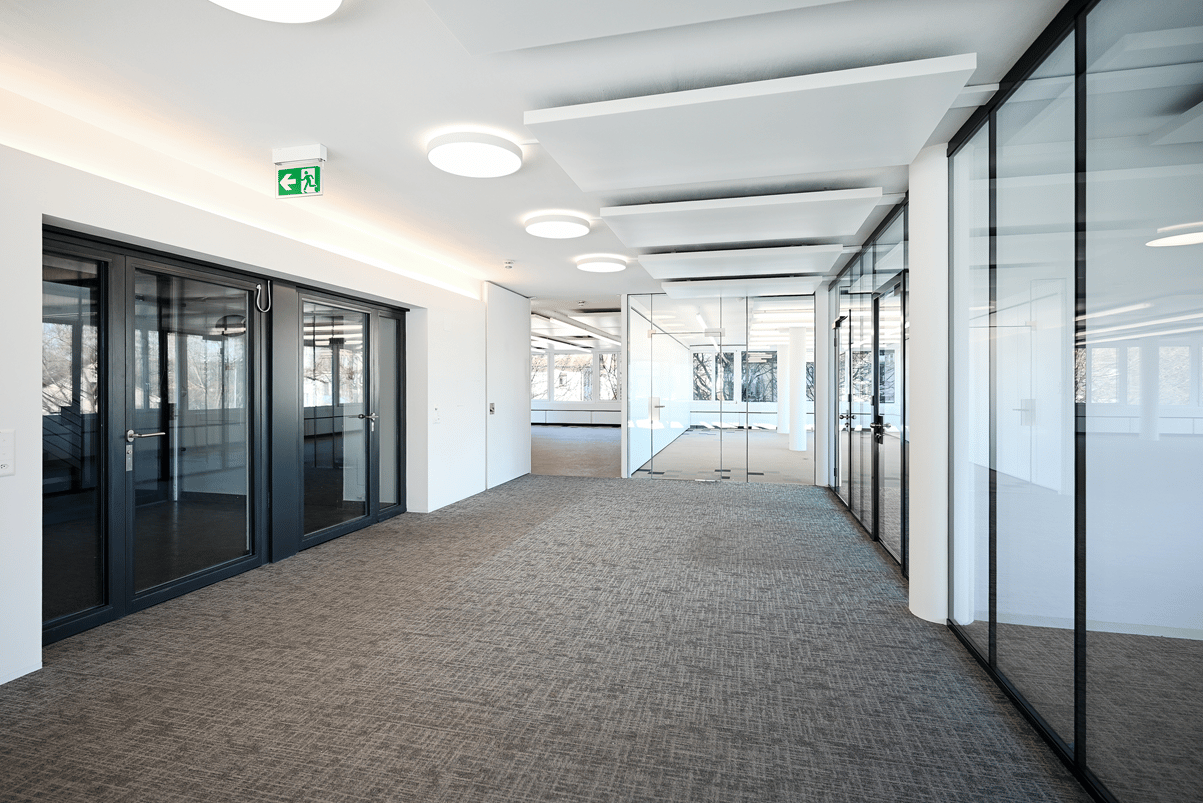 379m² office