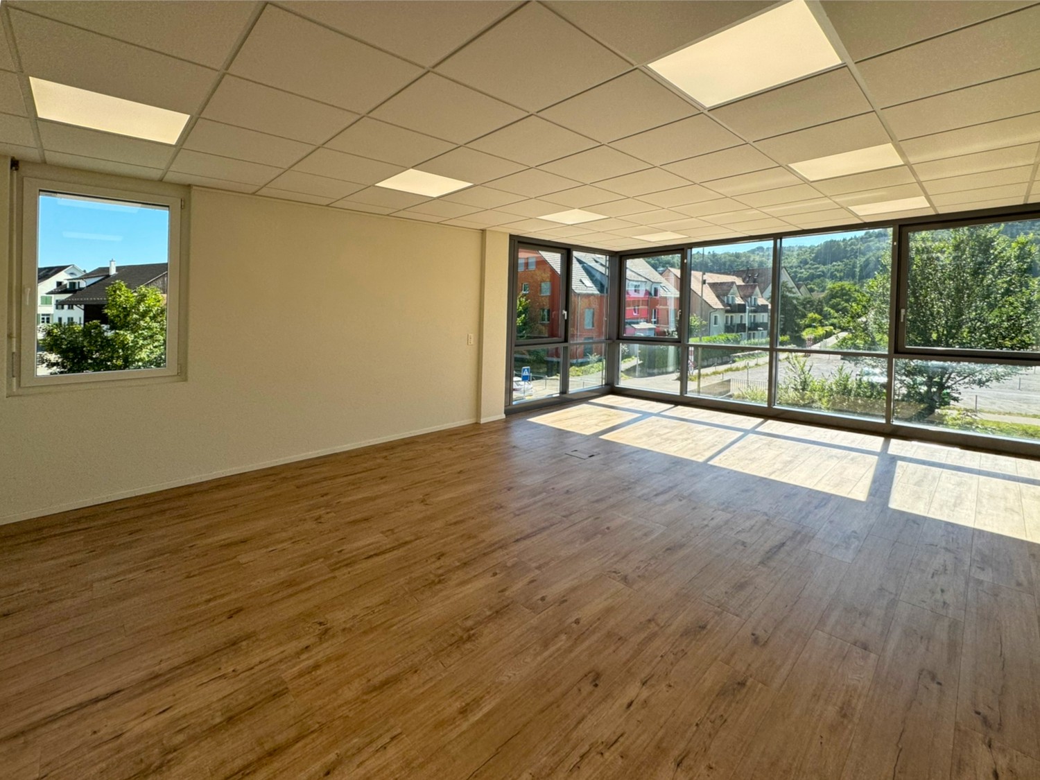 Bureau de 210m², photo 1 sur 9