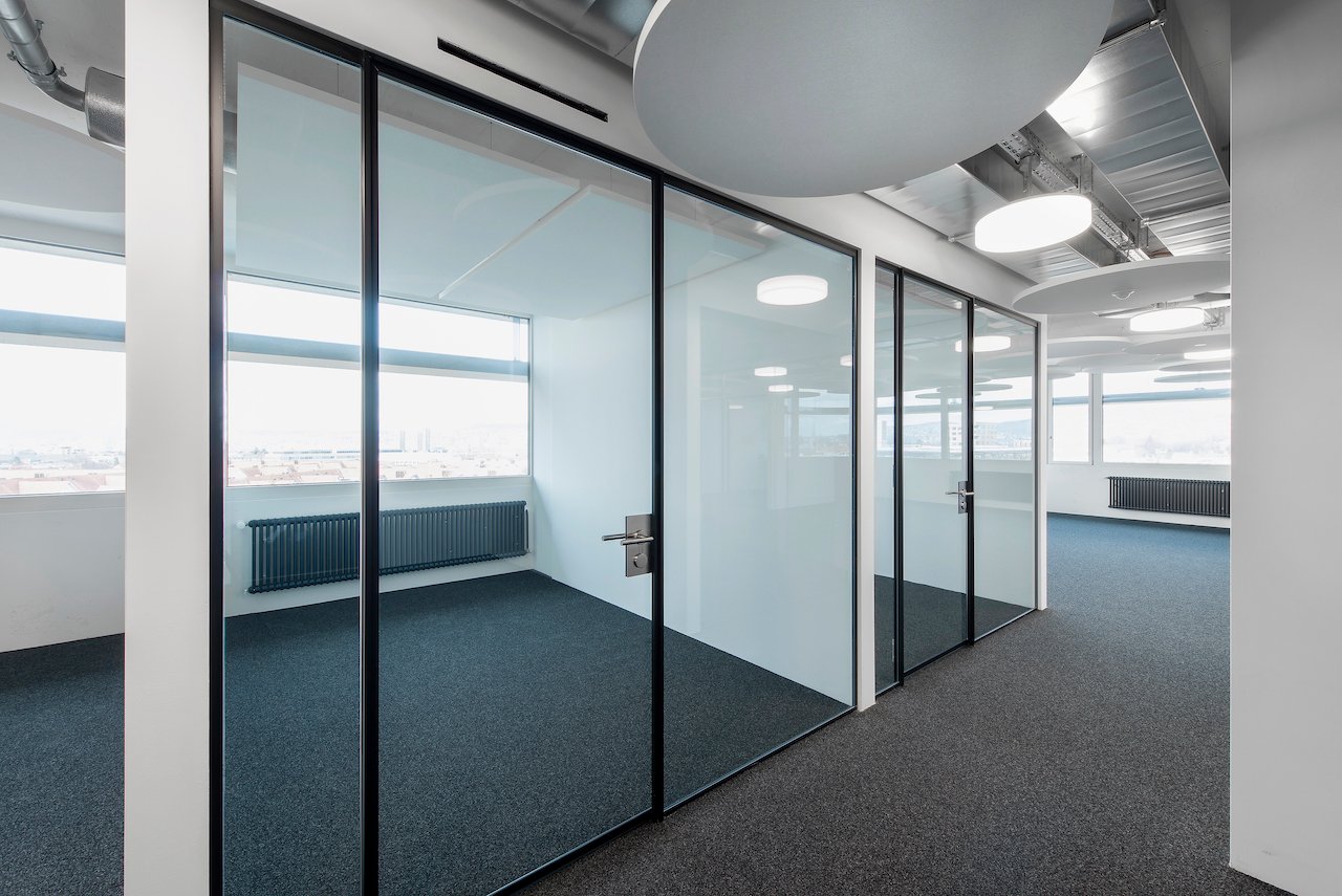 260m² office