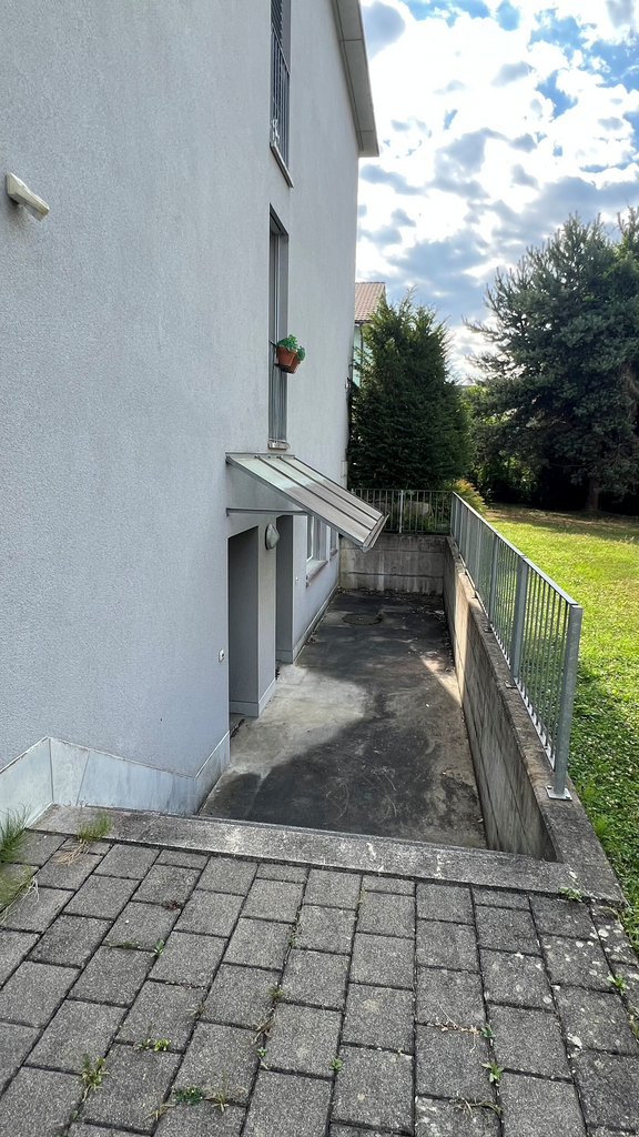 93m² office