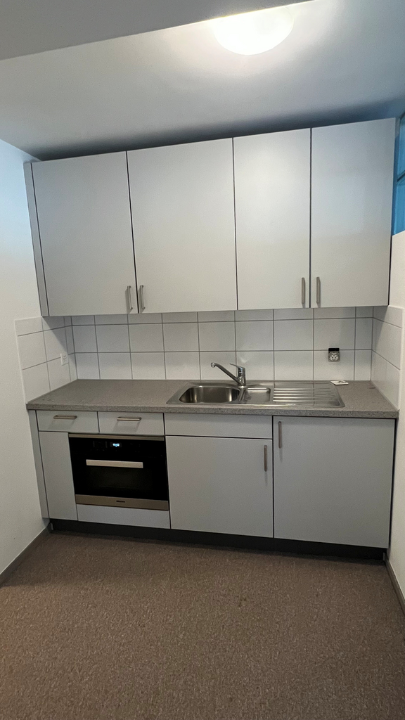93m² office