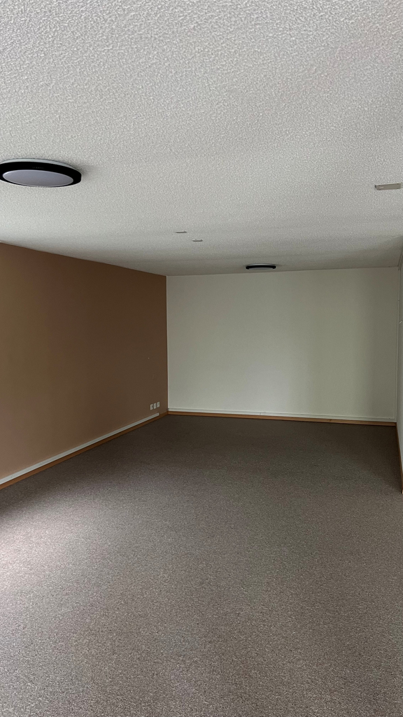 93m² office