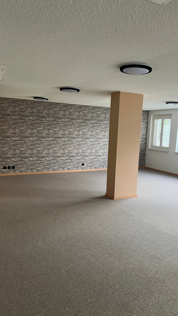 93m² office