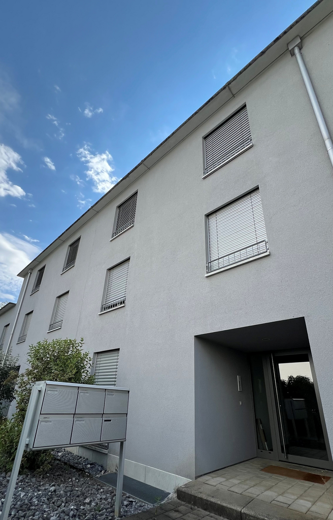 93m² office