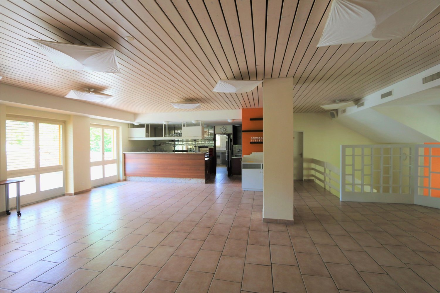 274m² restaurant