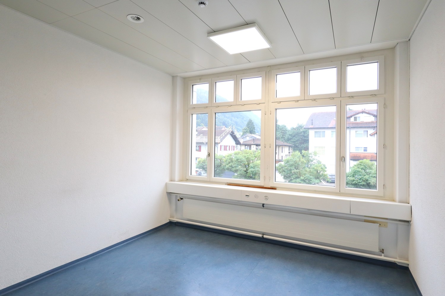 226m² office