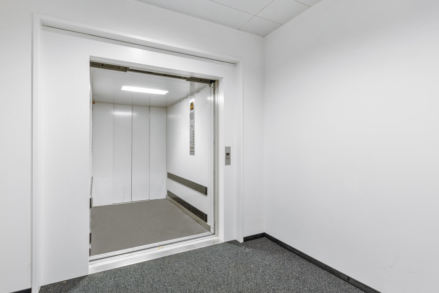 640m² office, Foto 8 von 10