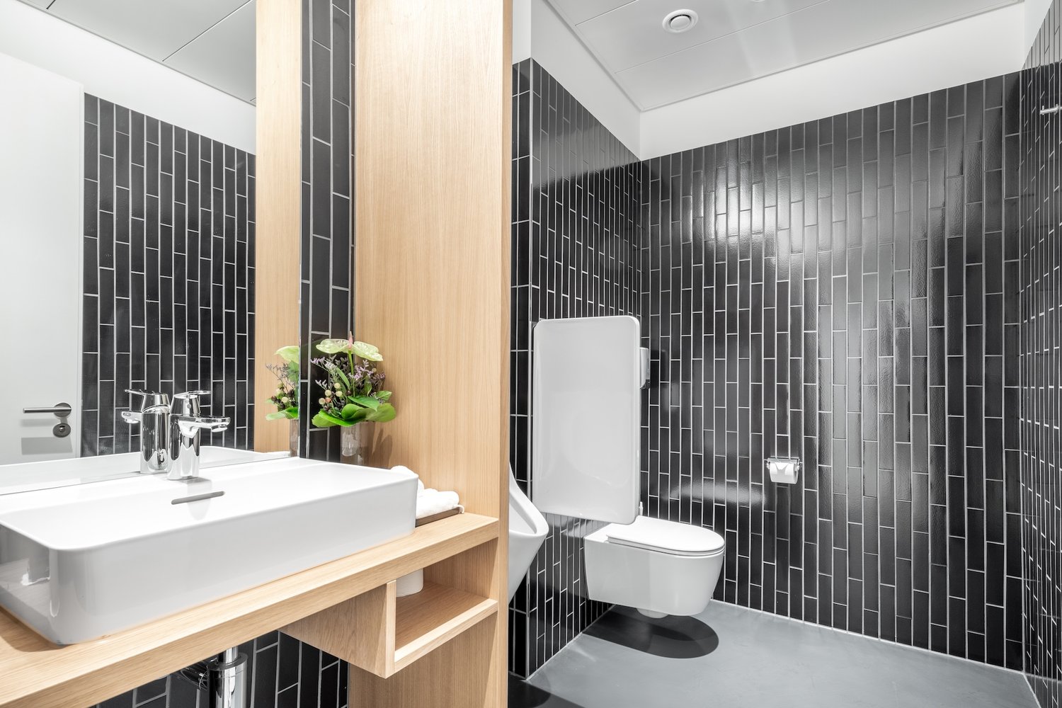 2000m² office