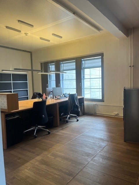 100m² office