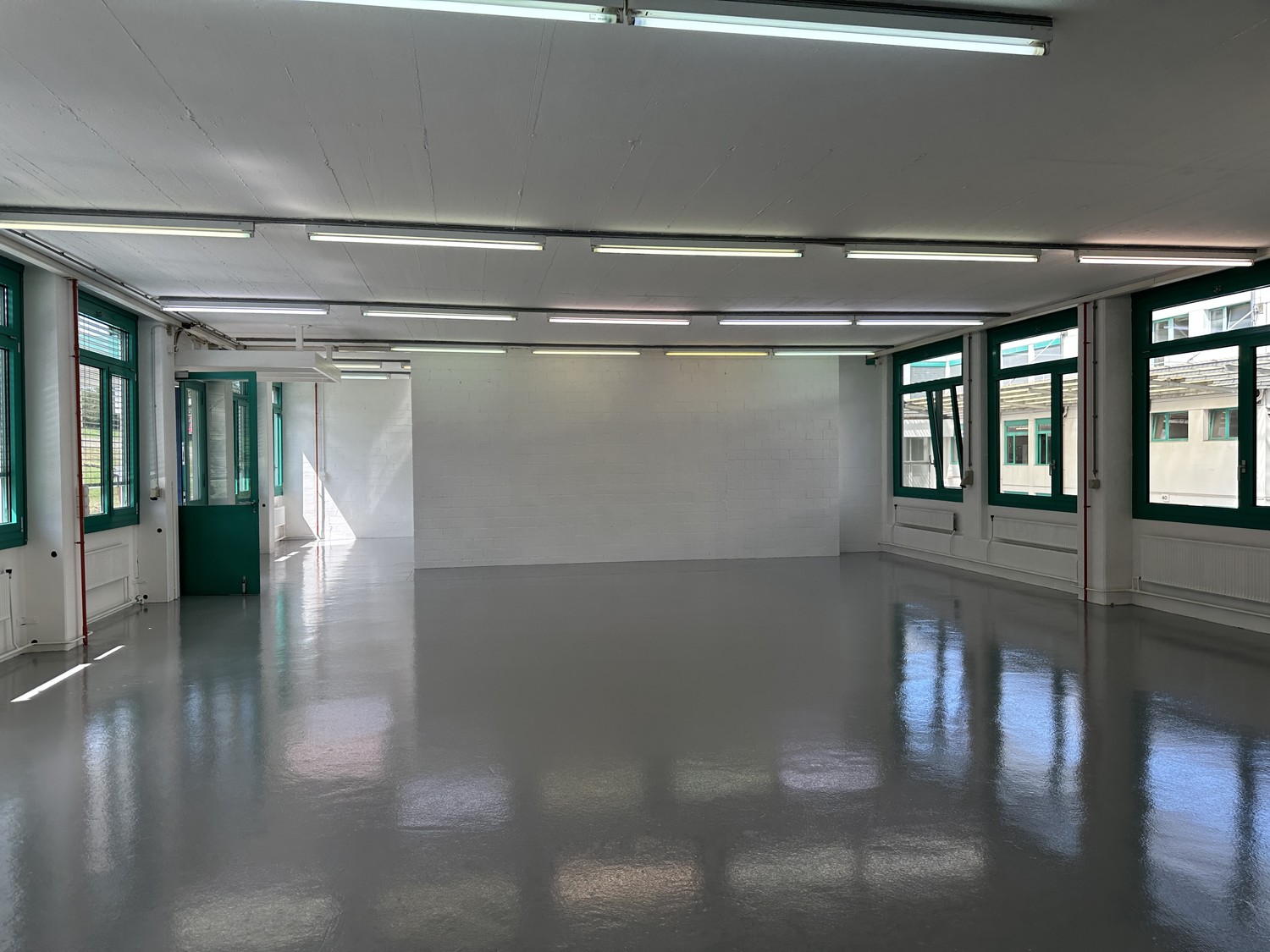 195m² commercial