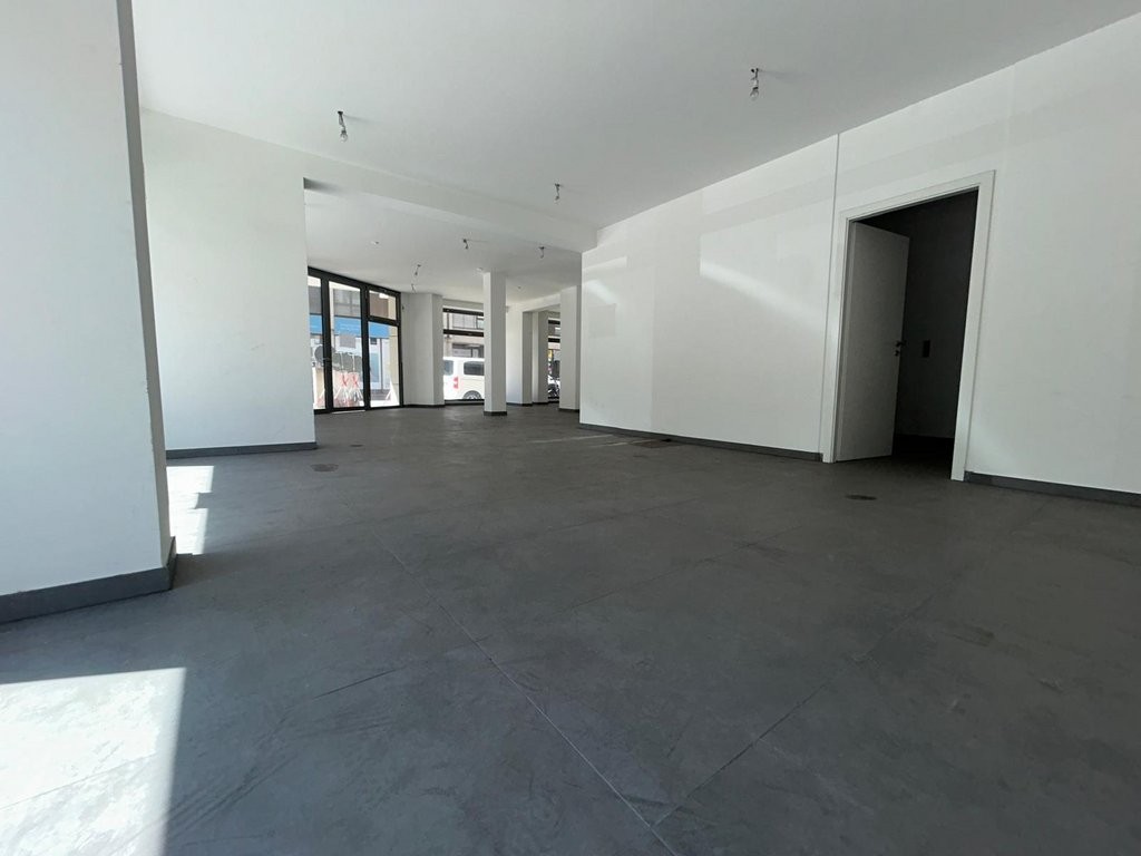 177m² Ladenlokal, Foto 2 von 3