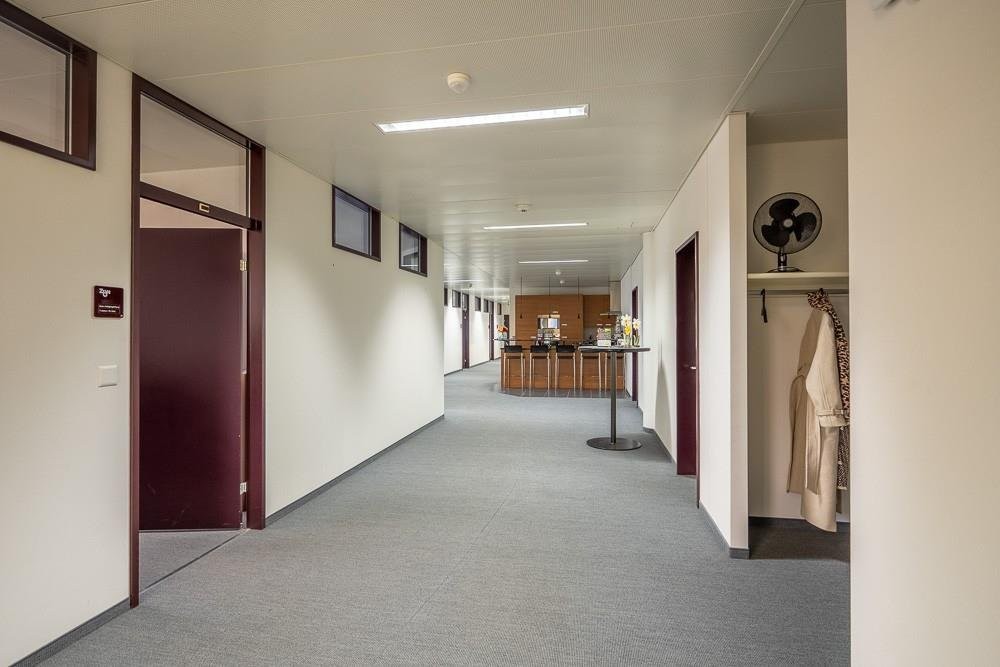 303m² office, Foto 4 von 10
