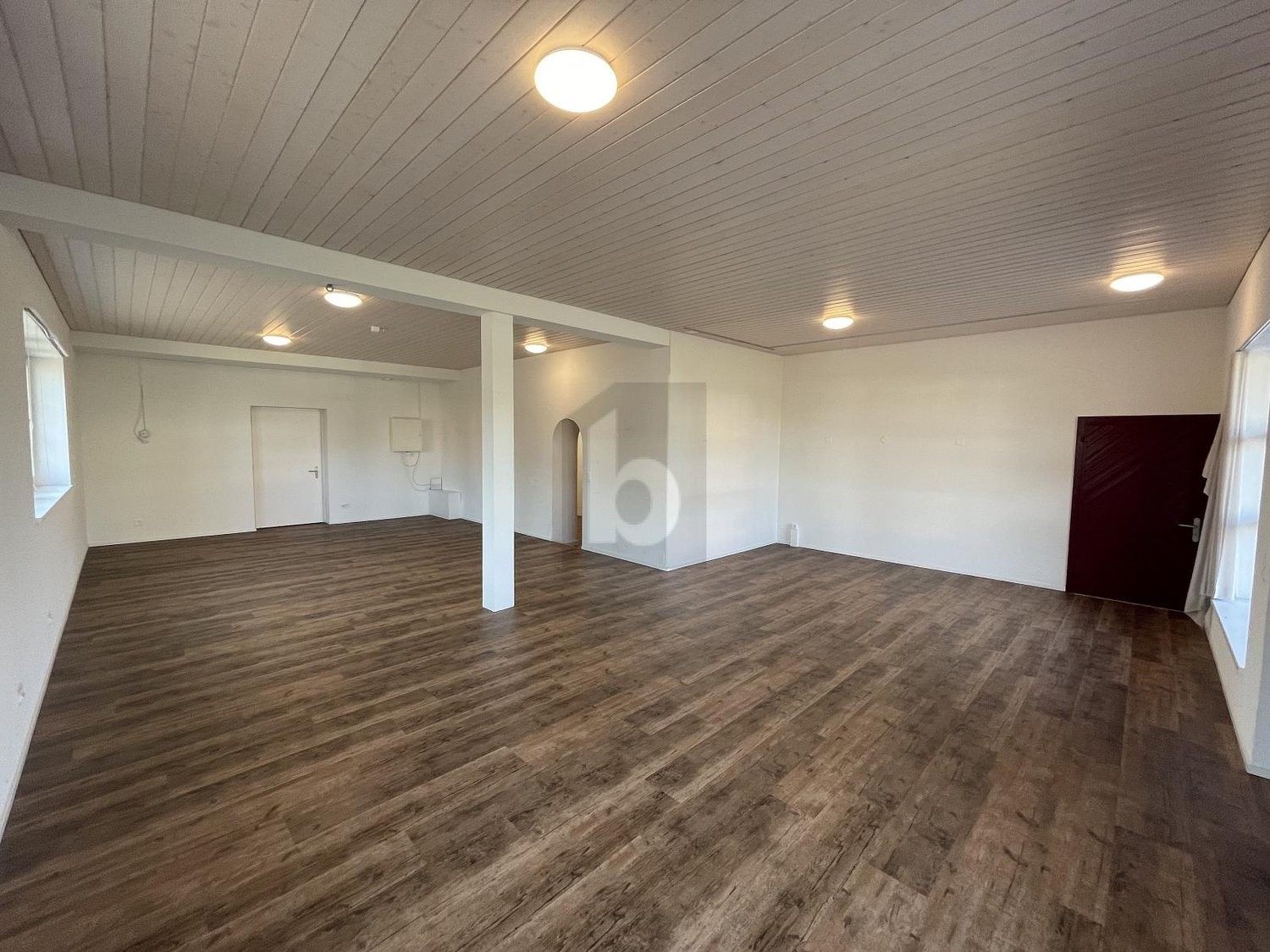 100m² shop