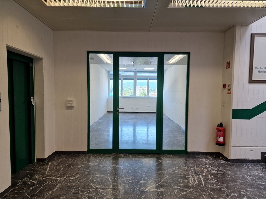 87m² office