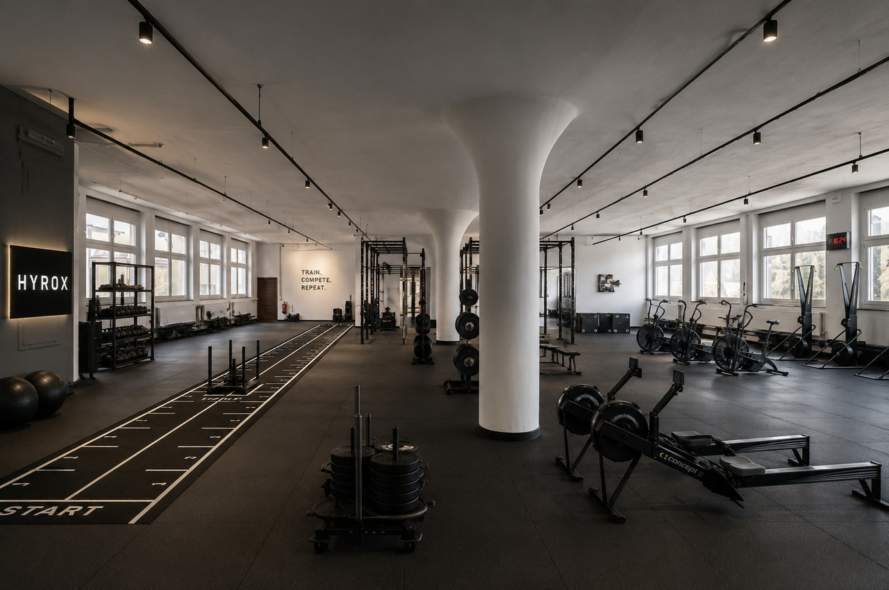 584m² commercial
